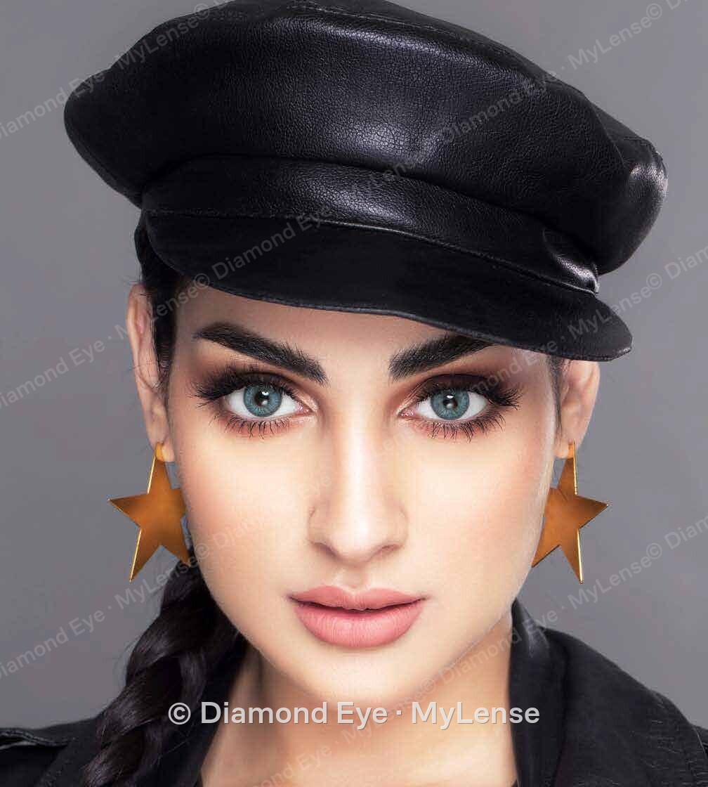 Mylense Gold Light Blue عدسات لاصقة ملونة على عيون الموديل
