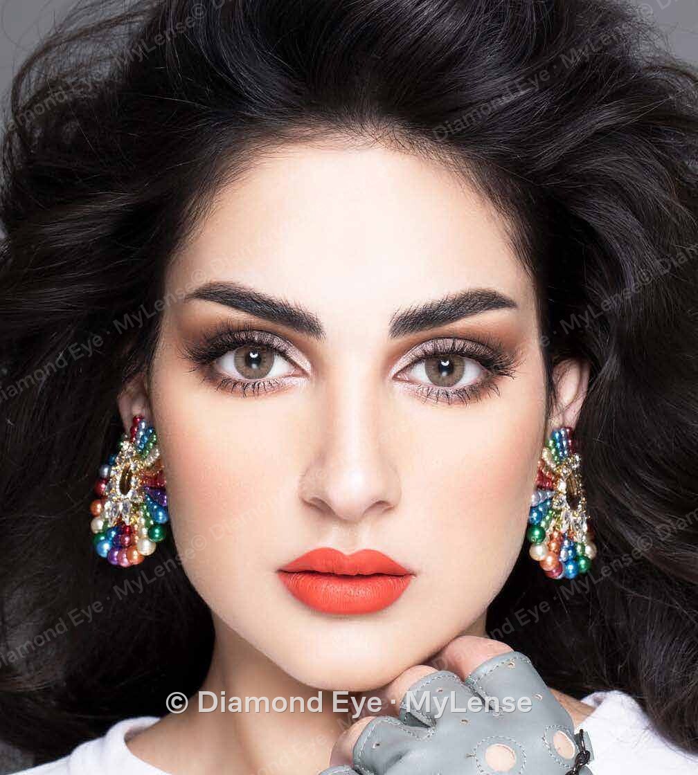 Mylense Gold Light Brown عدسات لاصقة ملونة على عيون الموديل