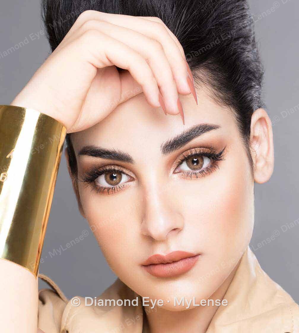 Mylense Gold Oro Brown عدسات لاصقة ملونة على عيون الموديل