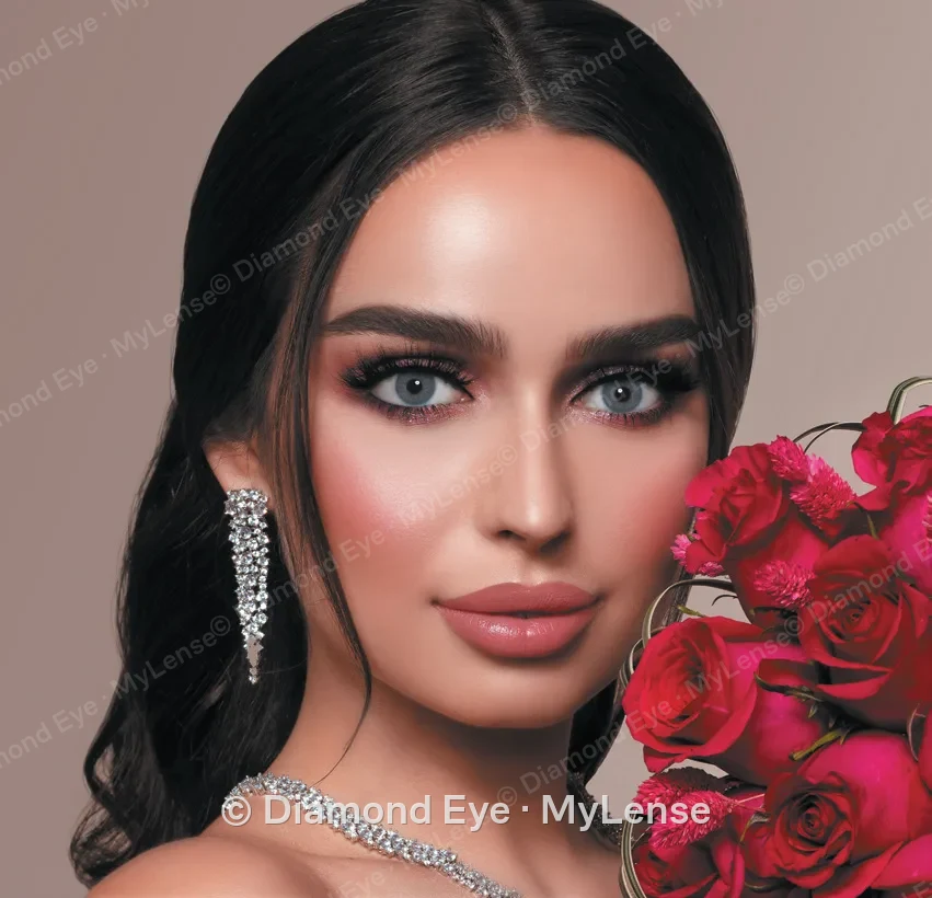 Mylense Perla Blue عدسات لاصقة ملونة على عيون الموديل