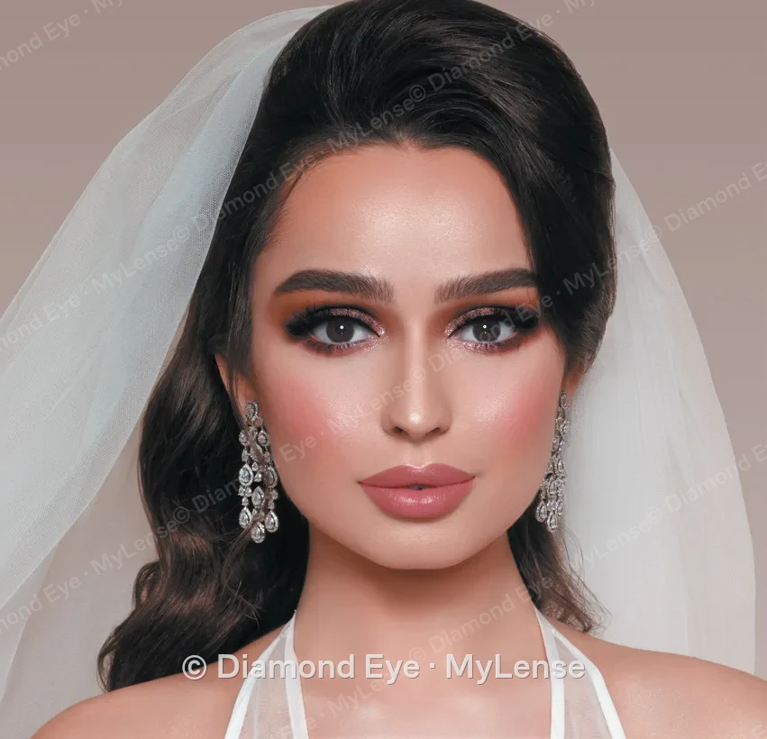 Mylense Perla Coffee عدسات لاصقة ملونة على عيون الموديل