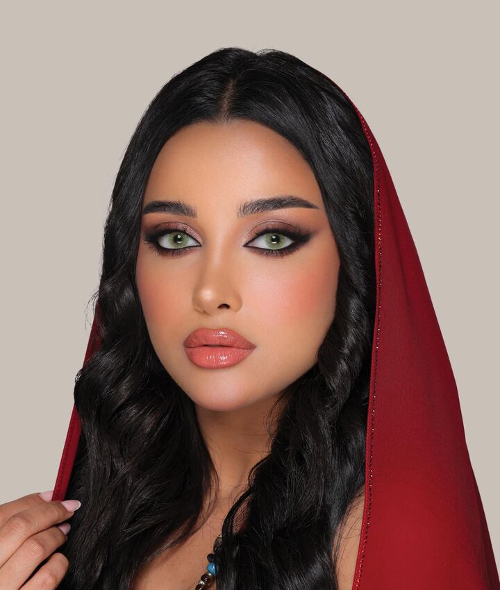 Model wearing NATURÈL Core Jade